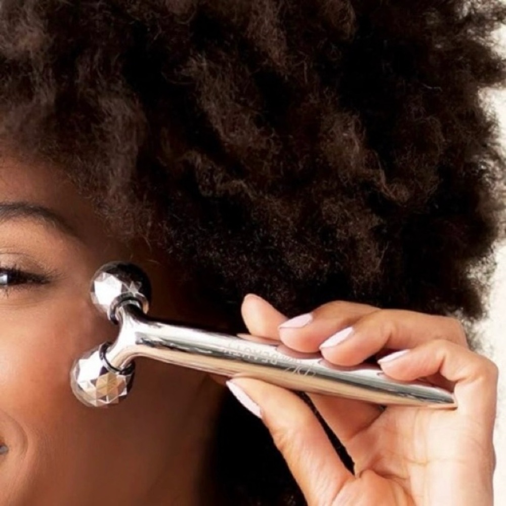 Plum Beauty Facial Roller - Picture 2 of 7